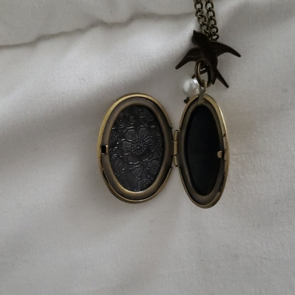 vintage gold locket - Picture 3 of 3